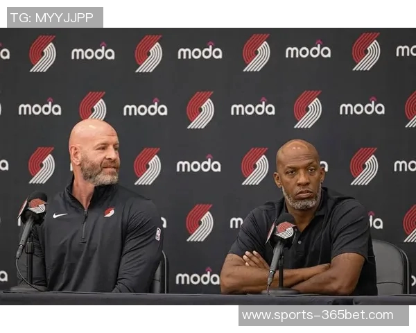 比卢普斯称赞杨瀚森篮板表现强调球队需加强篮下防守力度 比卢普斯称赞杨瀚森篮板表现强调球队需加强篮下防守力度