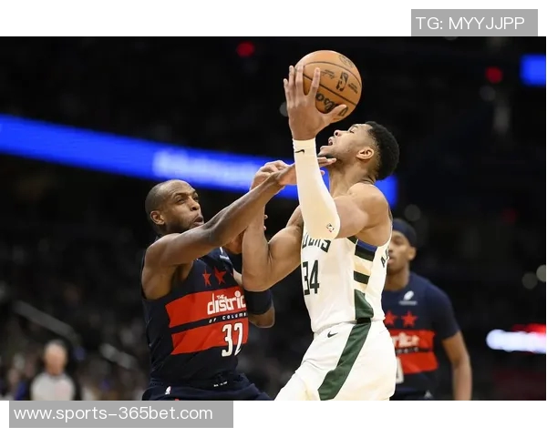 字母哥盛赞罗林斯自信心提升未来必将成为球队的重要一员 字母哥盛赞罗林斯自信心提升未来必将成为球队的重要一员