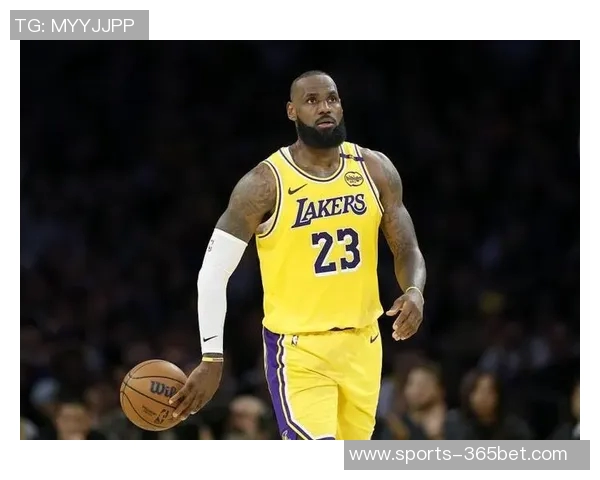 詹姆斯强调灵活调整打法是球员适应球队的重要生存智慧