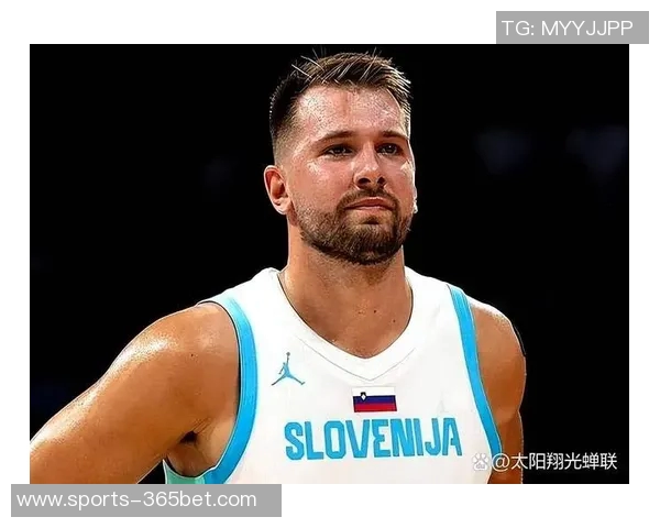 东契奇首节表现轻松自如7投4中斩获13分2板3助1断1帽展现全能实力 东契奇首节表现轻松自如7投4中斩获13分2板3助1断1帽展现全能实力